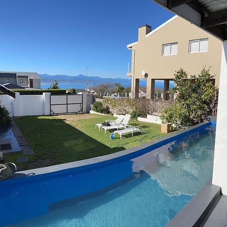 De La Fontaine Guest Cottage And Pool View Luxury Suite เพลตเตนเบิร์กเบย์ ภายนอก รูปภาพ