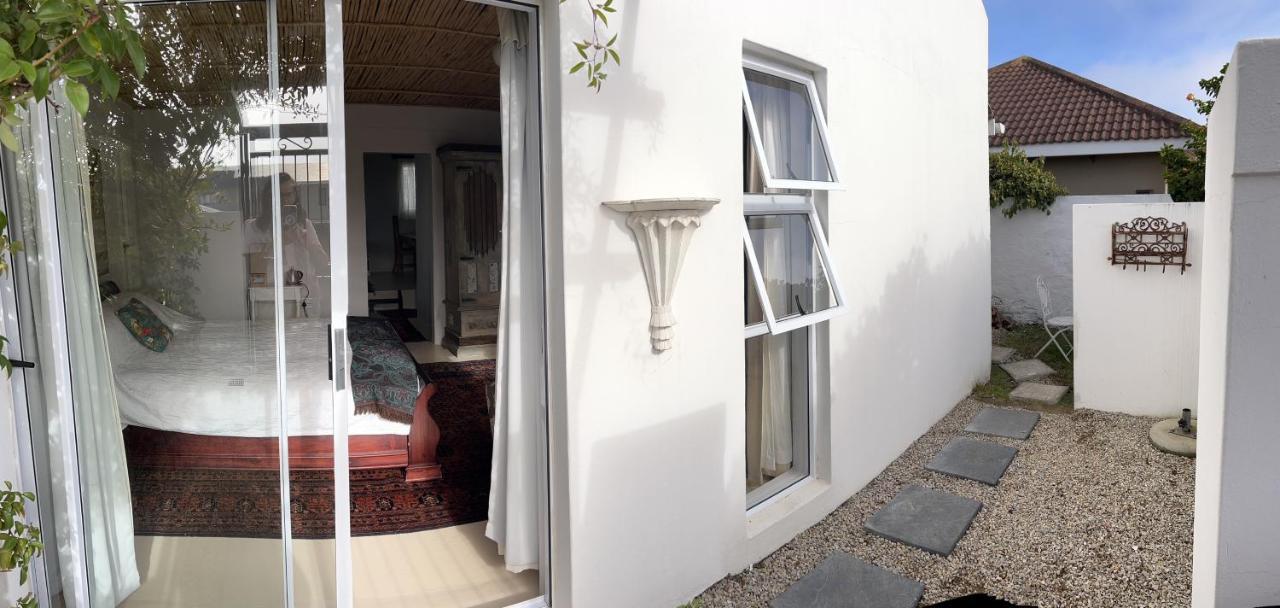 De La Fontaine Guest Cottage And Pool View Luxury Suite เพลตเตนเบิร์กเบย์ ภายนอก รูปภาพ