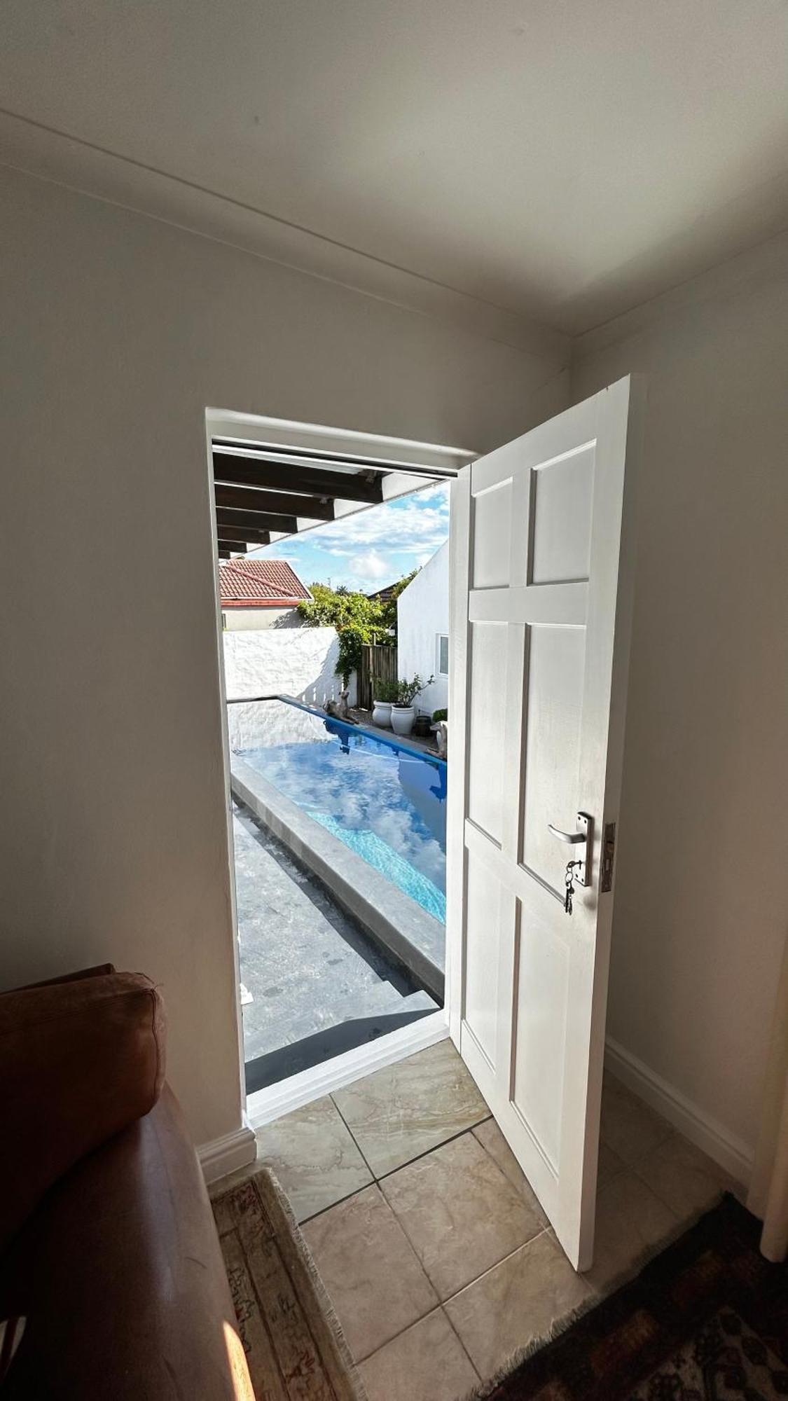 De La Fontaine Guest Cottage And Pool View Luxury Suite เพลตเตนเบิร์กเบย์ ภายนอก รูปภาพ